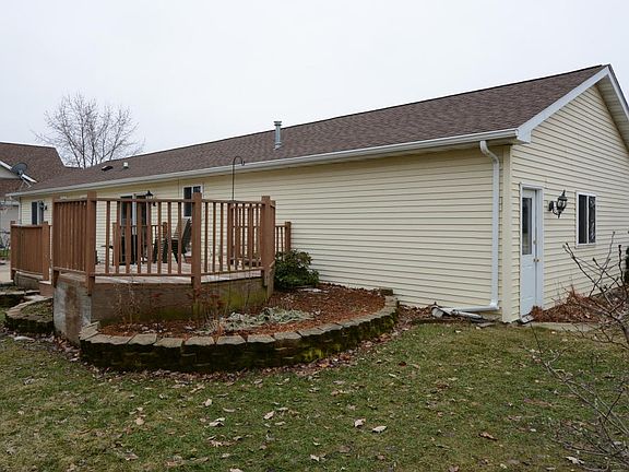 5th image of 226 E Mills Dr