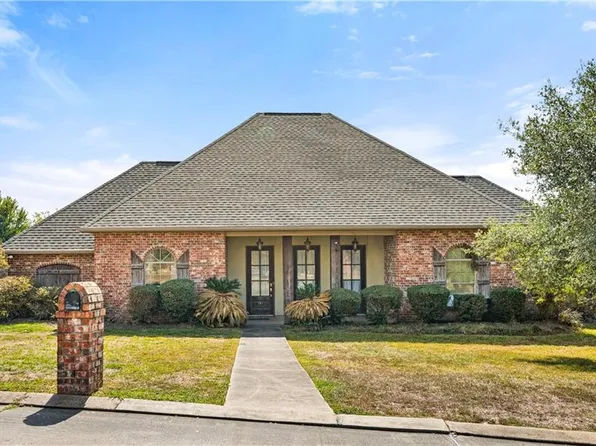 141 Legacy Pointe Dr, Pineville, LA 71360