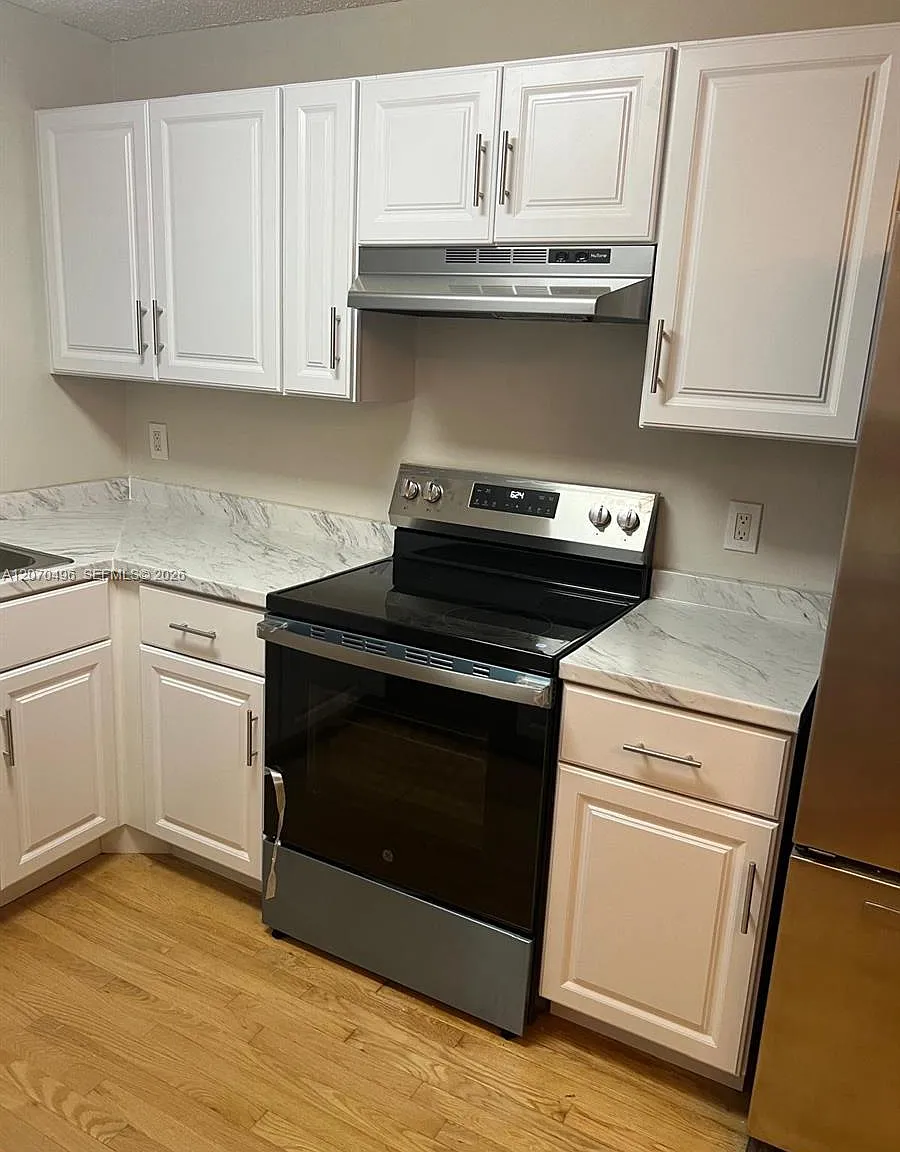 Costa Del Sol Condo O — Photo 4