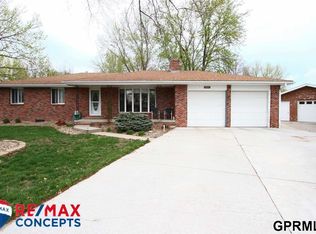 4010 Pleasantview Cir, Lincoln, NE 68504