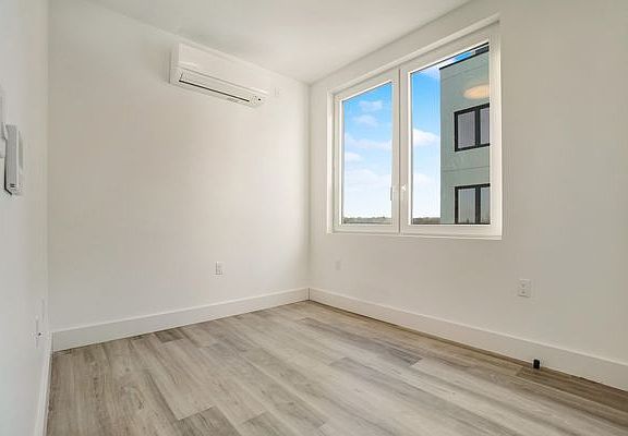 4th image of 1634 Church Ave #G6