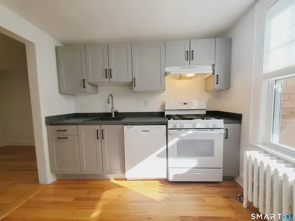 33 Holcomb Ave #2L, Stamford, CT 06906