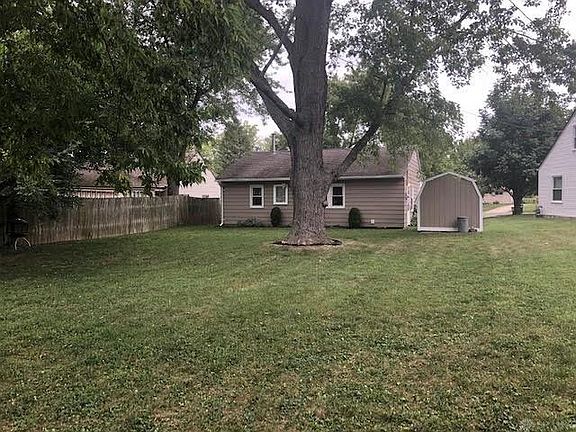 3rd image of 1920 Emerald Ct