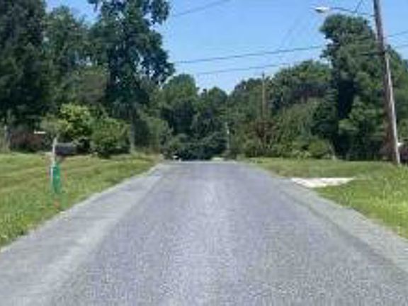 Exterior Neighborhood (street photo)