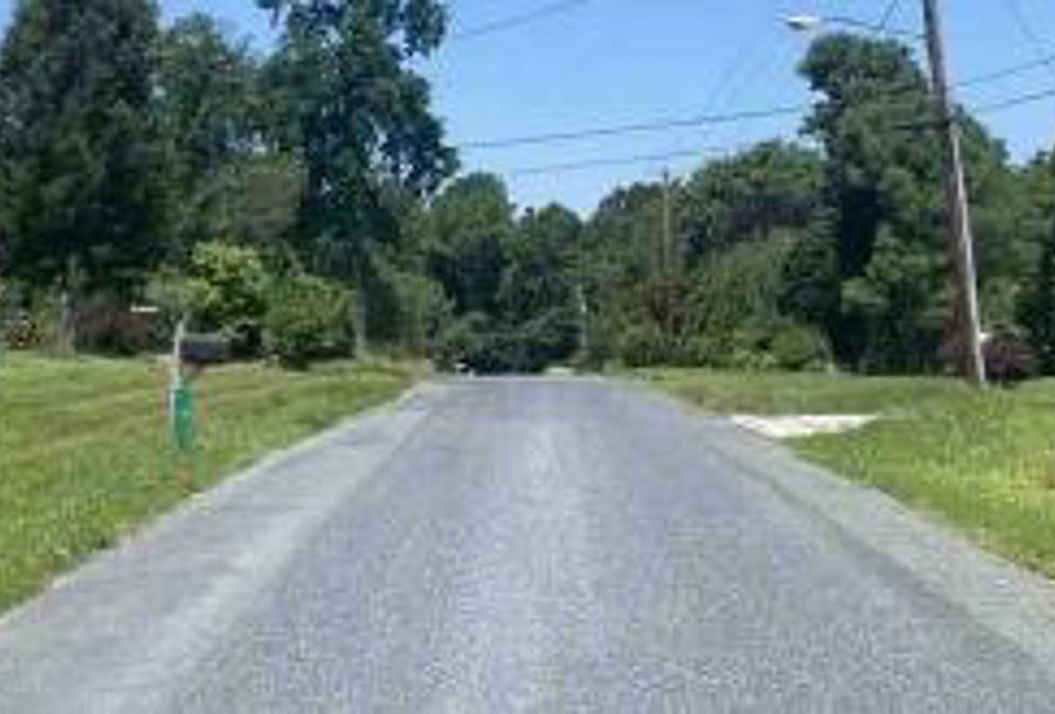 Exterior Neighborhood (street photo)
