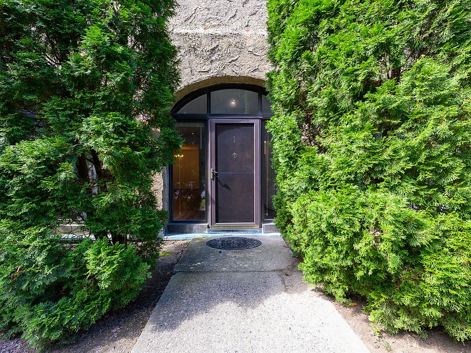 1st image of 100 Chateau Ln APT 1