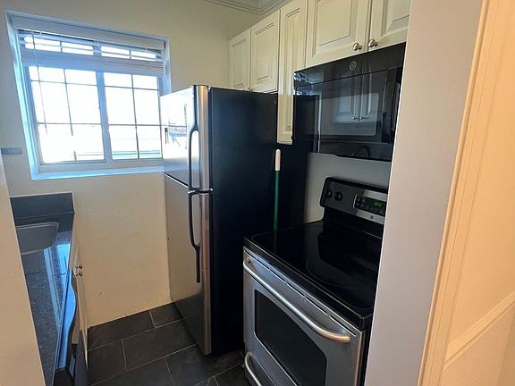 5th image of 820A S Washington St #327