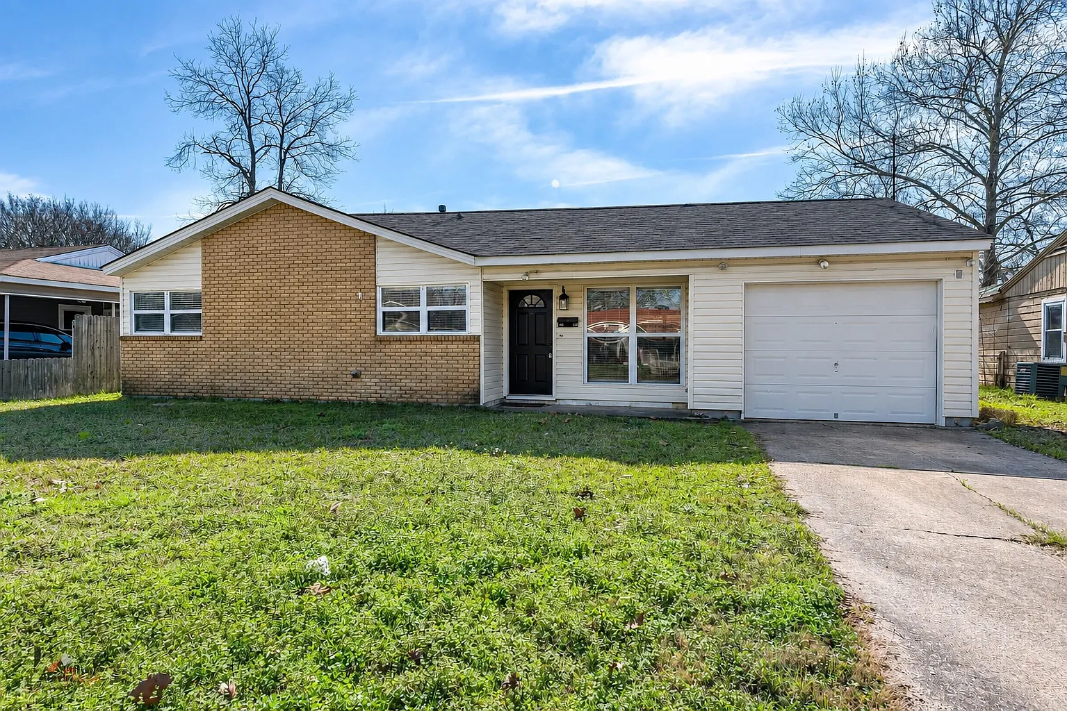 3 bed, 1171 sqft, $1,300 — Photo 1