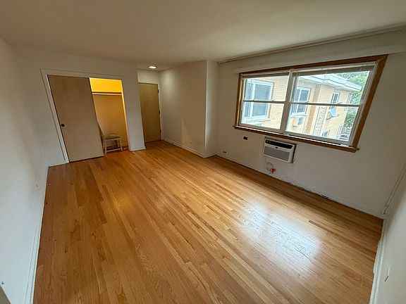 2nd image of 6440 N Richmond St #2A