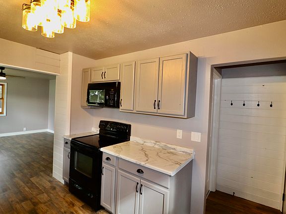 3rd image of 109 Main Ave E
