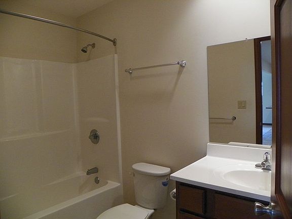 4th image of 1124 White Birch Dr