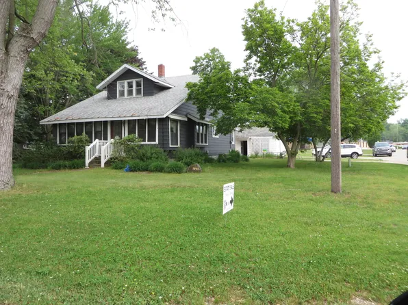 10503 Paw Paw Dr, Zeeland, MI 49464