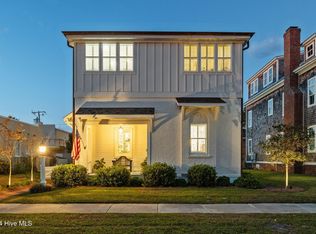 2006 Shepard St, Morehead City, NC 28557