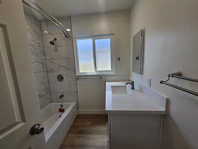 8552 Devenir Ave — Photo 14