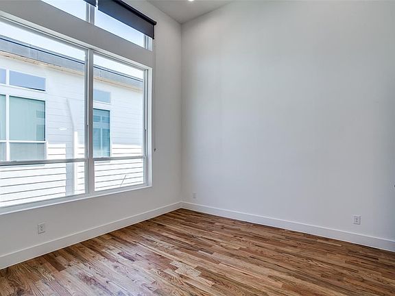 3rd image of 5714 Lindell Ave #104
