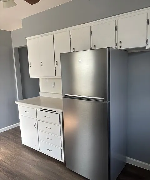 2050 Hickory Grove Ave — Photo 2