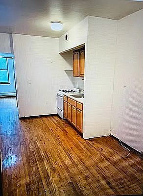 1st image of 1978 2nd Ave APT 2D