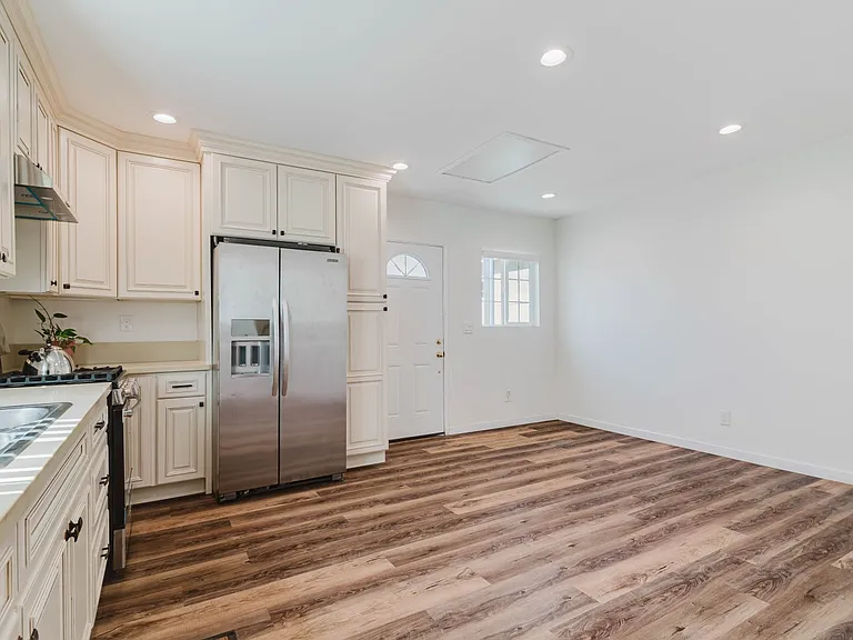 2027 Bonita Ave — Photo 11