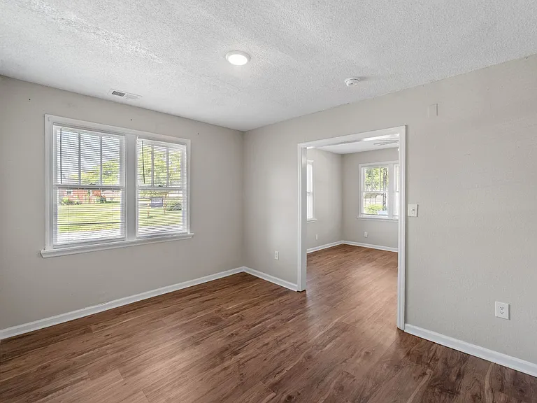 132 Jenks St — Photo 14