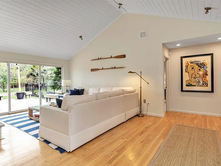 8 Coolidge Ln — Photo 7