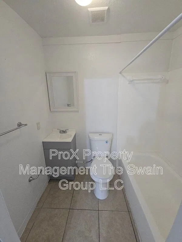 218 Florida Ave — Photo 4