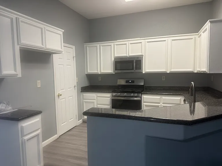 6605 Rabbit Hollow Way — Photo 6