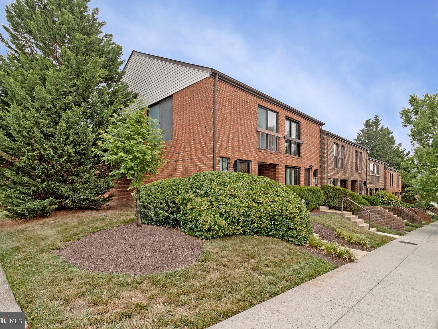 2 bed, 4.0 bath, 1161 sqft, $2,900 — Photo 4