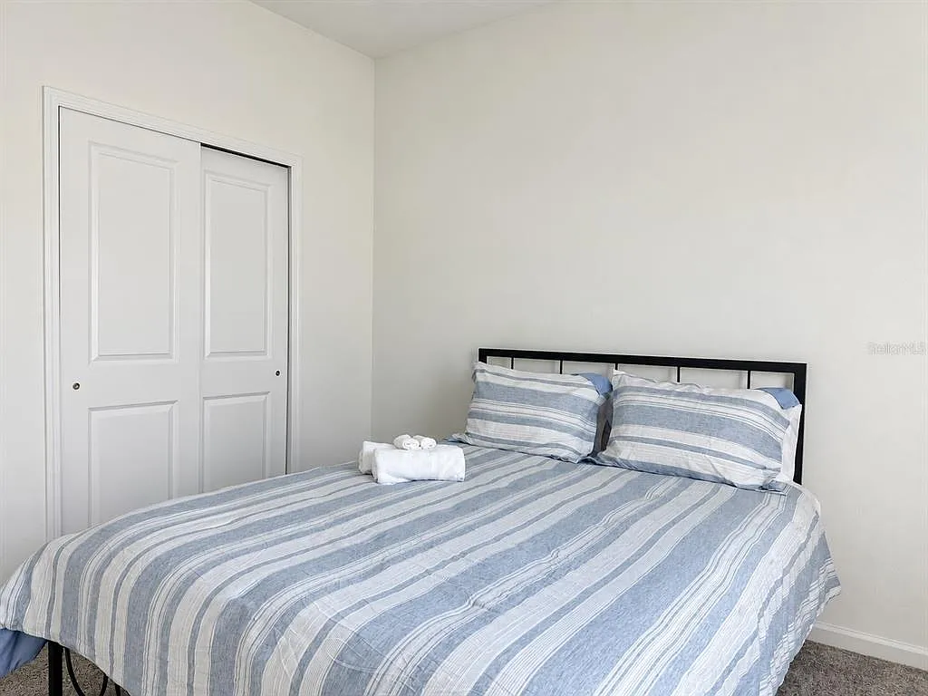 4 bed, 2.0 bath, 1853 sqft, $2,520 — Photo 4
