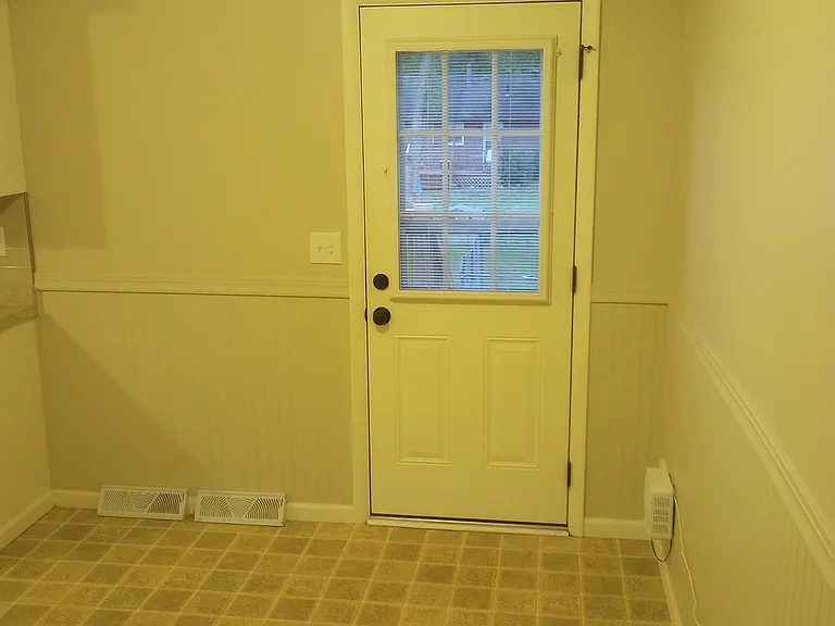 238 Downey Dr — Photo 9