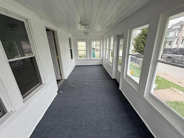 211 Columbia St — Photo 3