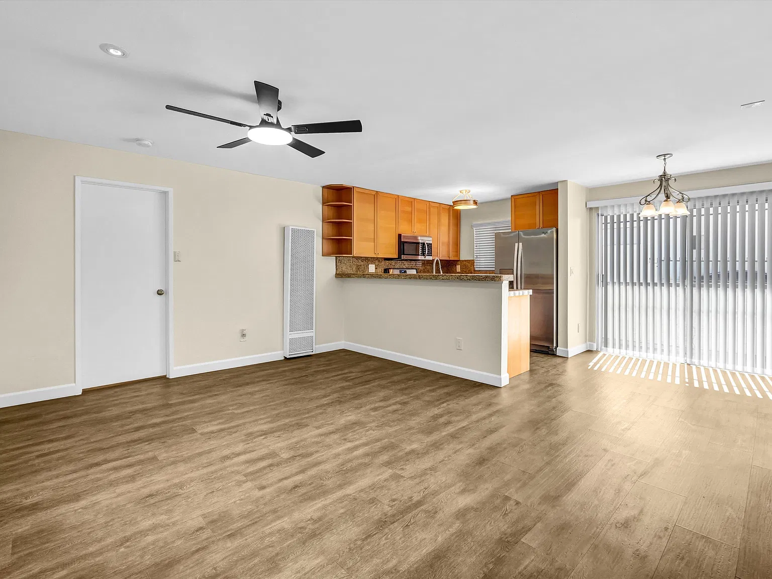 2 bed, 896 sqft, $2,299 — Photo 1