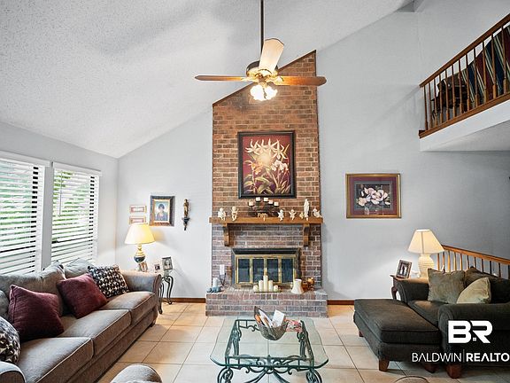 3rd image of 112 Broadmoor Dr