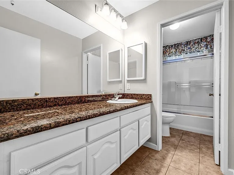4 Hickory Tree Ln — Photo 18
