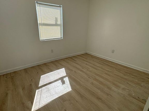 5th image of 8230 Woodward St