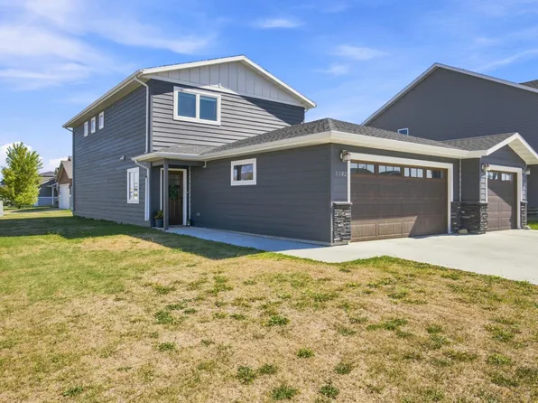 1102 Lilac Ln, Moorhead, MN 56560