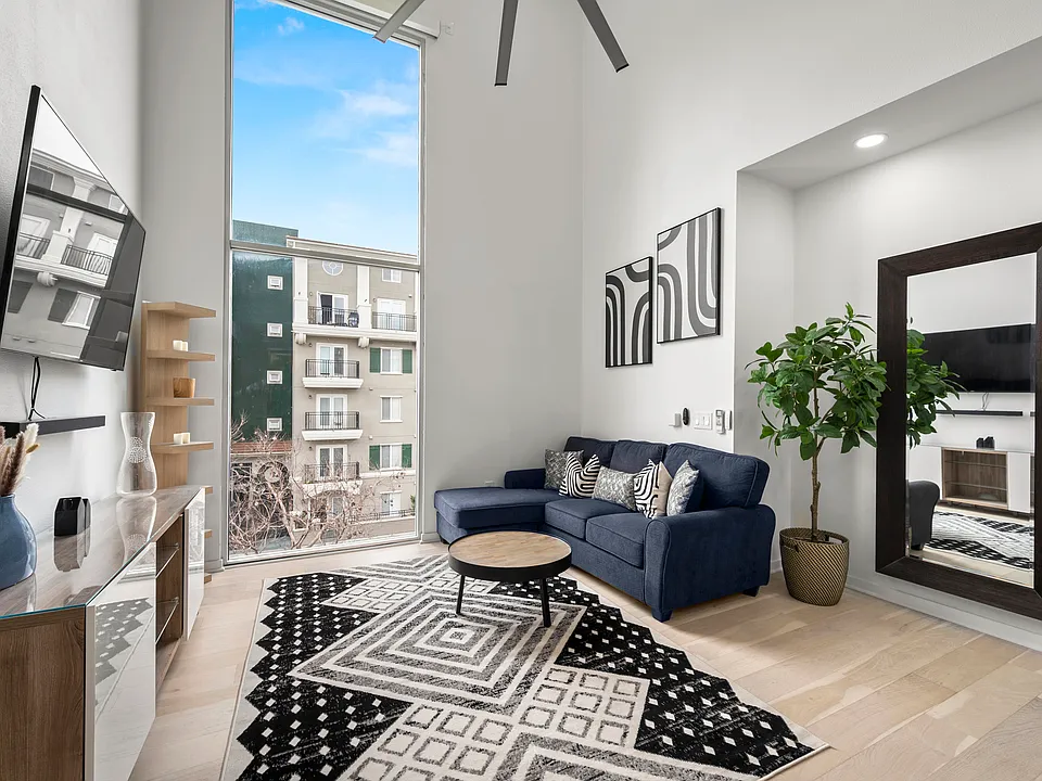 1601 Kettner Blvd #21