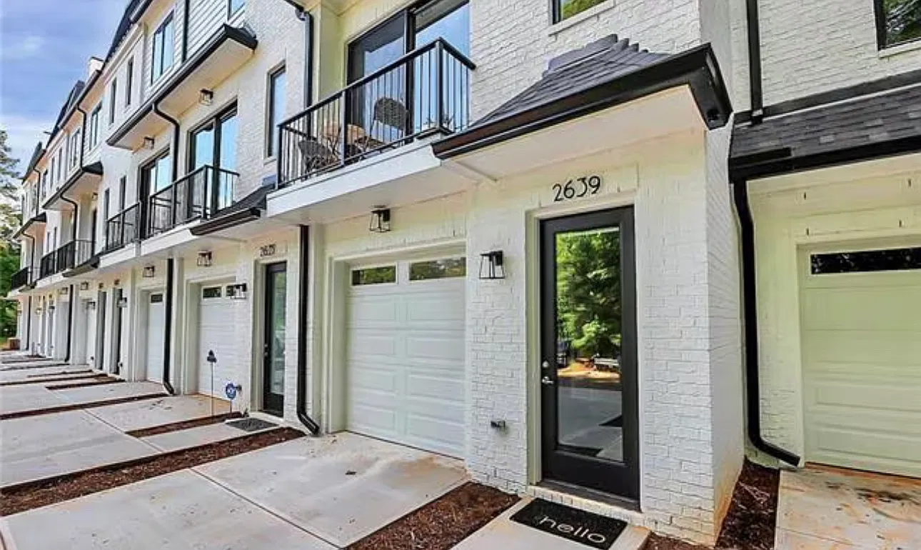 3 bed, 3.5 bath, 1455 sqft, $2,700 — Photo 2