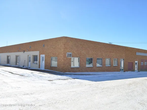 203 6th St S, Hettinger, ND 58639