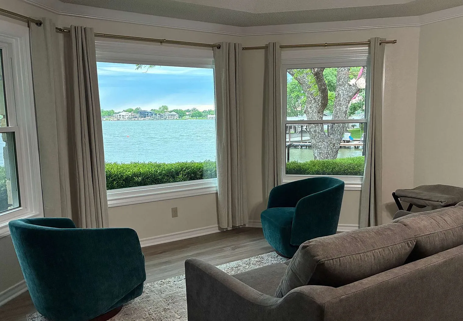 6 bed, 4.0 bath, 3272 sqft, $17,556 — Photo 3