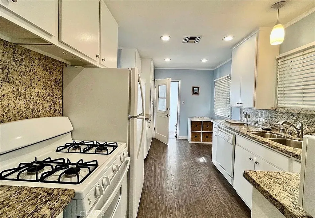 3 bed, 1.5 bath, 1443 sqft, $4,795 — Photo 4
