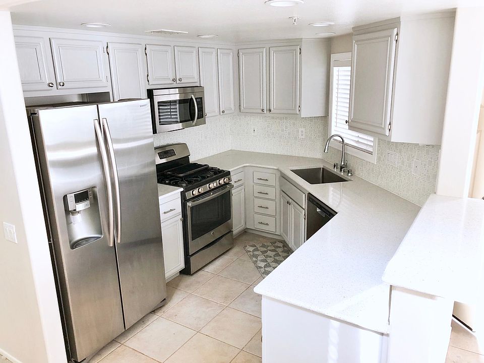 Newer upgraded stainless steel appliances, sparkle quartz counter tops