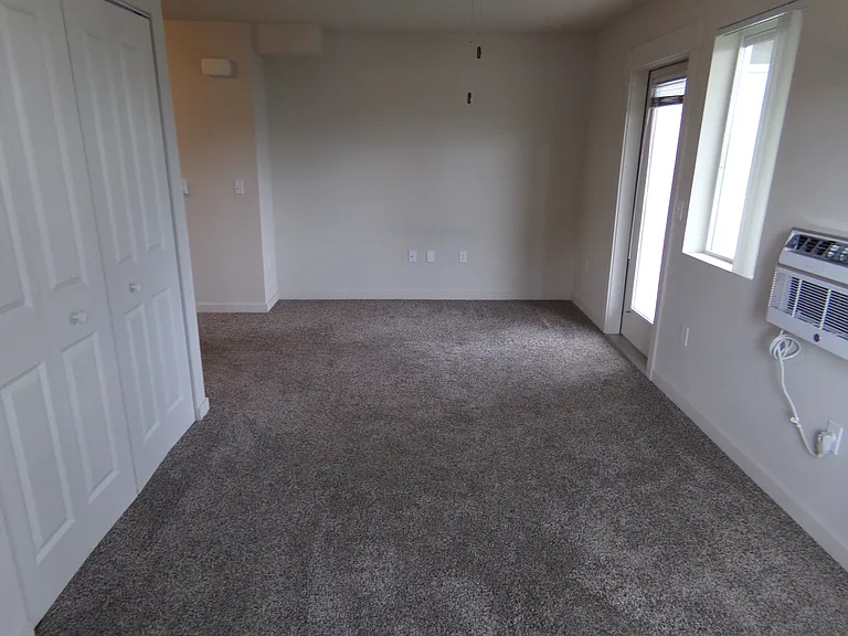 Crossroads Apartments — Photo 16