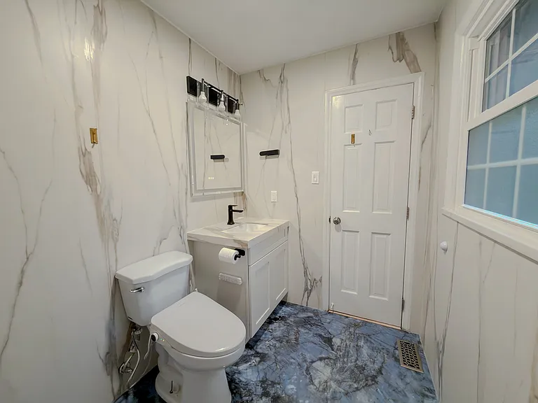 master bedroom Bathroom