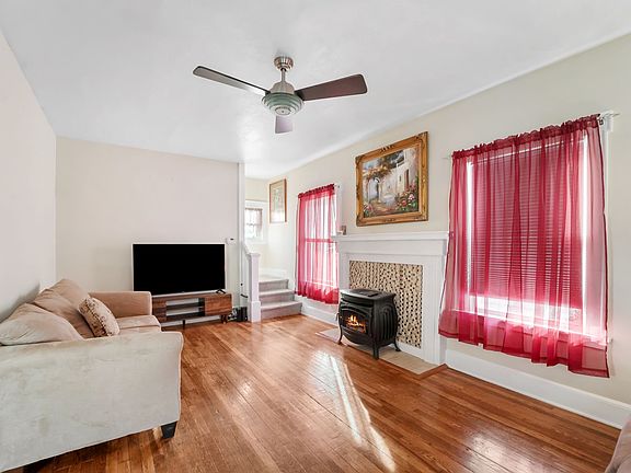 4th image of 2 Woodruff Ave