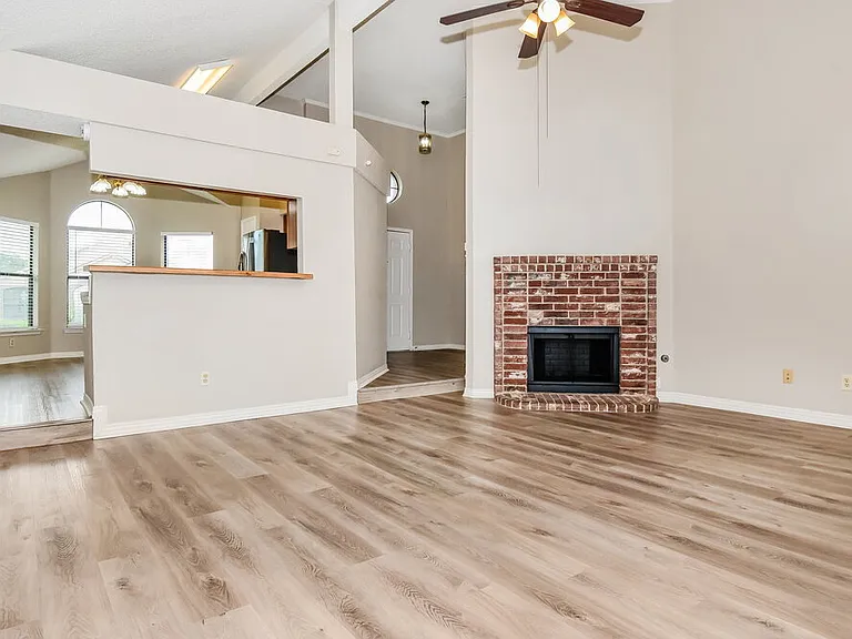 1411 Sandalwood Dr — Photo 6