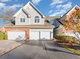 1031 N Earls Ct, Palatine, IL 60067