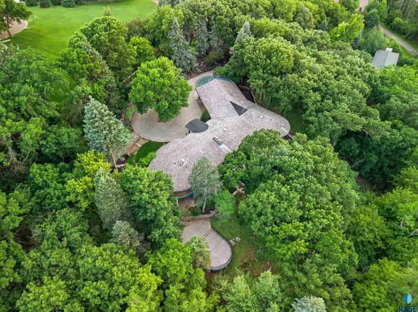205 E Deer Haven Pl, Sioux Falls, SD 57105