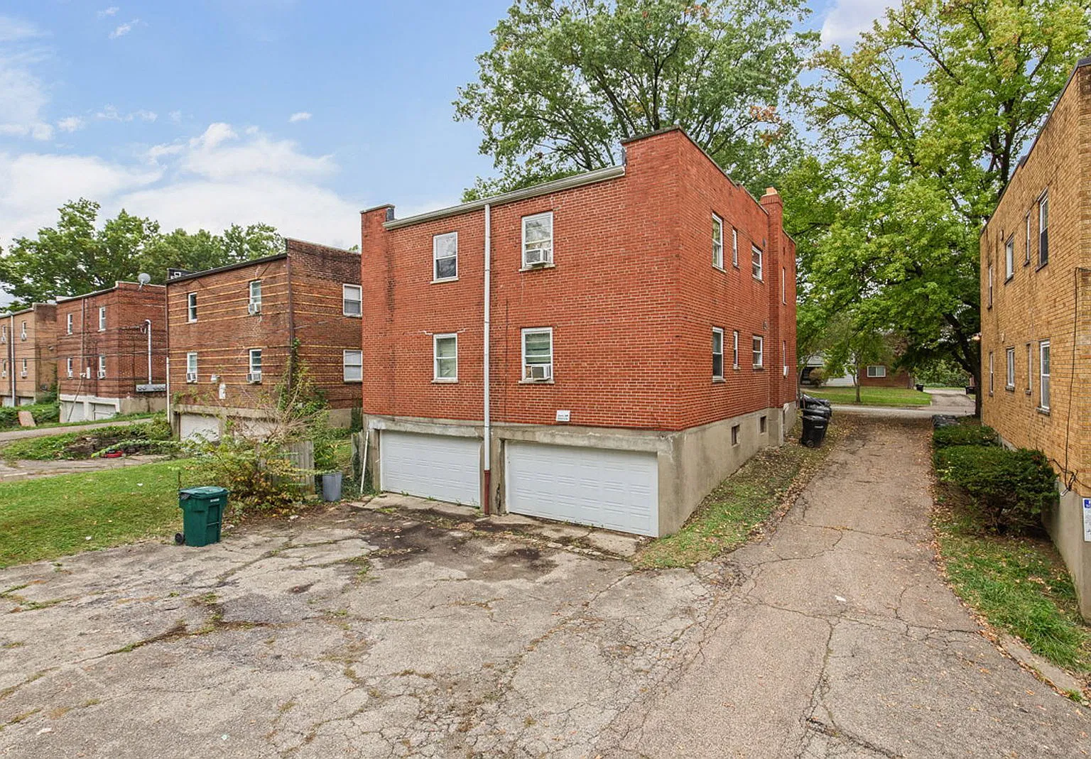 1 bed, 1.0 bath, 609 sqft, $990 — Photo 2