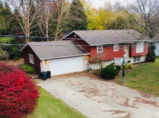 940 NW 2nd St, Washington, IN 47501
