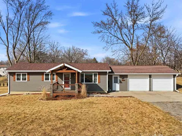 712 W 2nd St, Washington, IA 52353